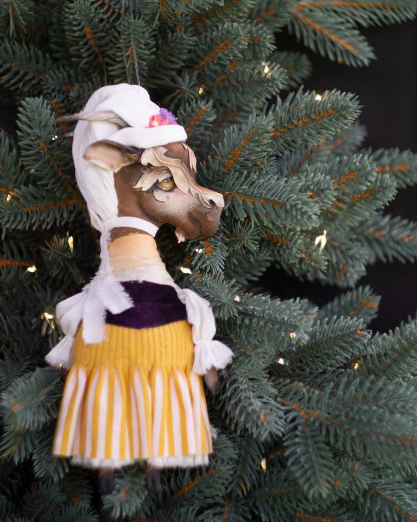 Художественная елочная игрушка Козочка, полный размер 19 см.|Artistic Christmas tree toy Goat, full size 19 cm.