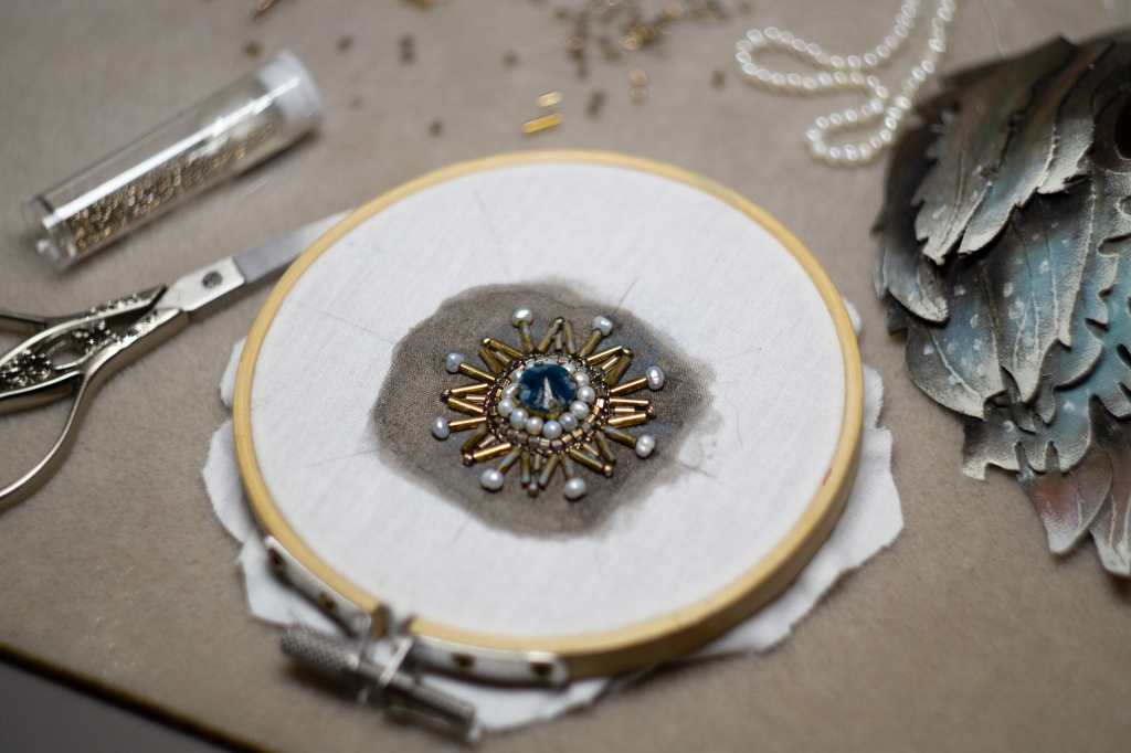 Вышила орден для сычика, так что осталось только сшить шляпу|I embroidered an order for the little owl, so all that's left is to sew the hat.