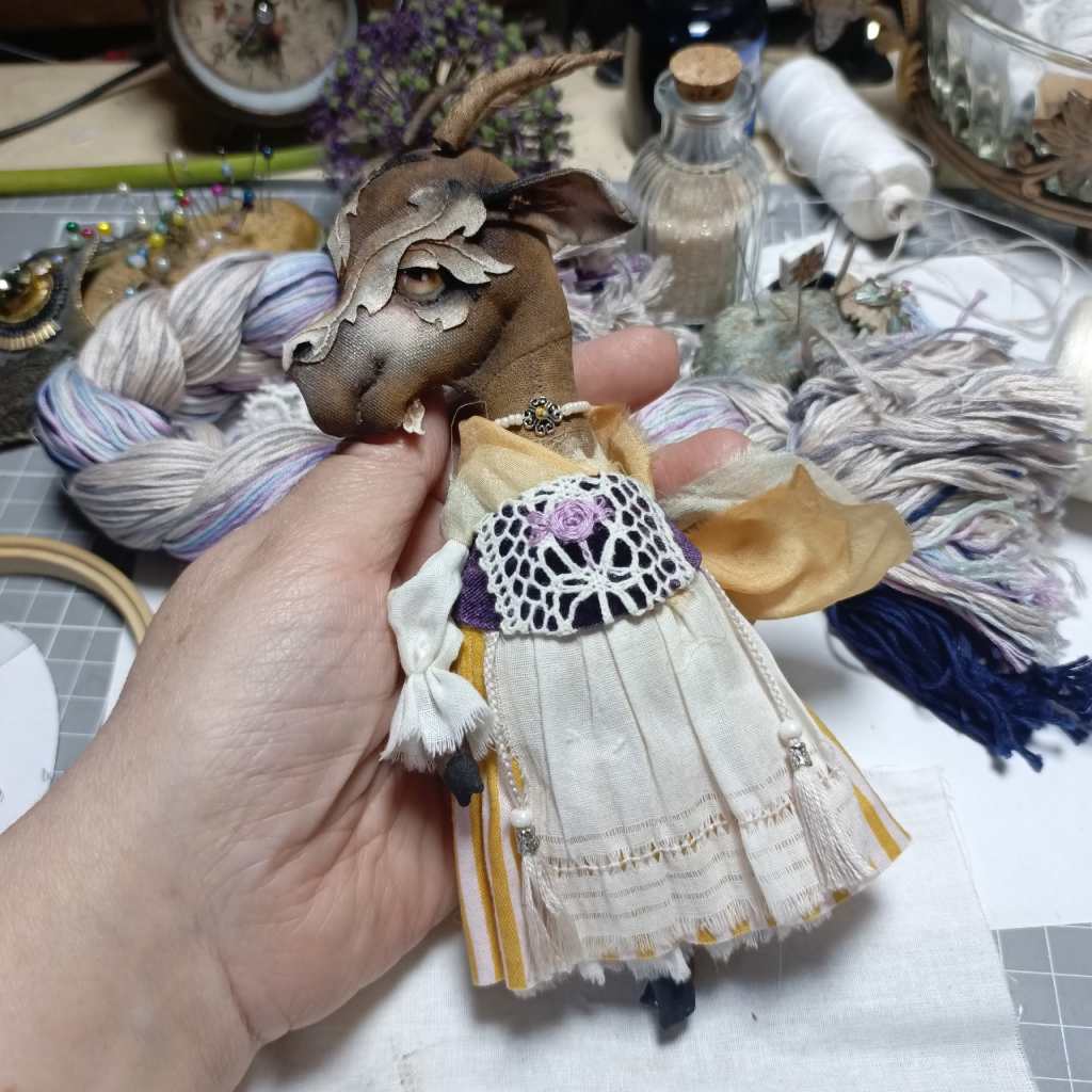 Маленькая Козочка тоже спешит принарядиться|Little Goat is also in a hurry to dress up